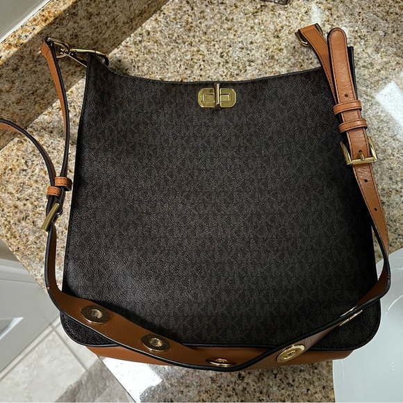 Michael Kors Sullivan Large North/South Messenger with dustbag - Picture 3 of 14